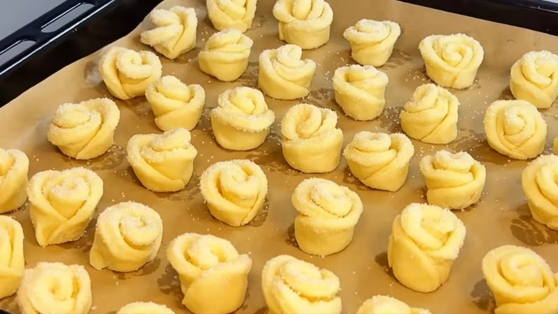 "Розочки" з сирного тіста! Легкий рецепт ароматного печива до чаю