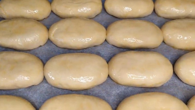 Дуже смачні пиріжки з м'ясом і рисом. Дріжджові в духовці