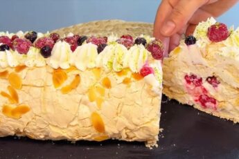 Домашній меренговий рулет
