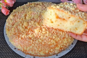 Ніжний сметанний пиріг