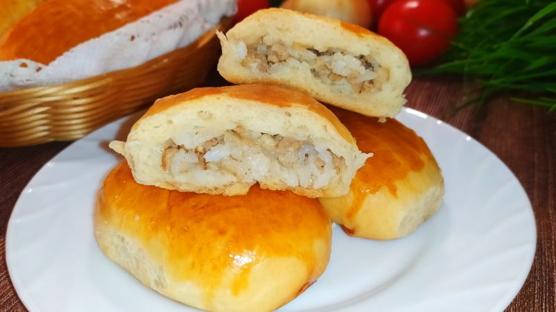Пиріжки з м'ясом і рисом