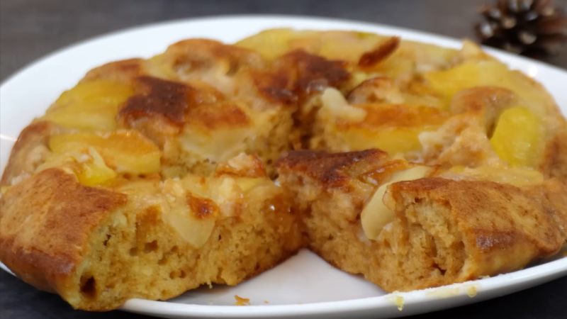 Яблучний пиріг на сковороді: класичний рецепт