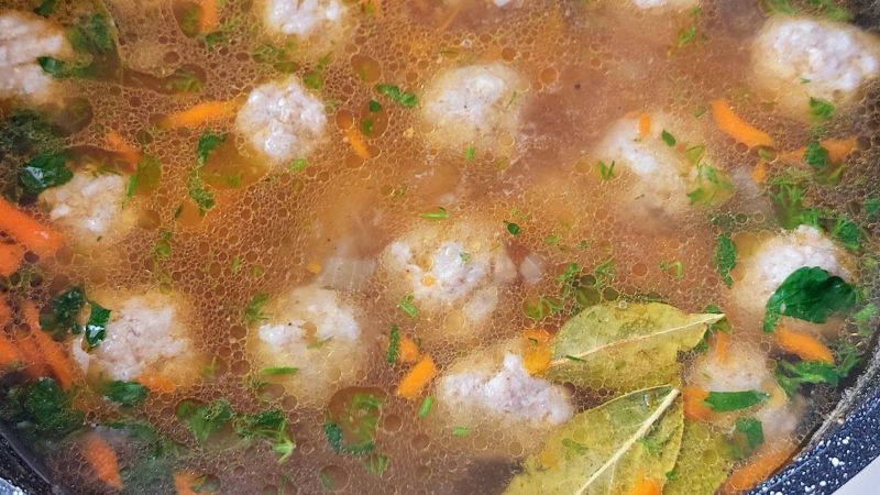 Швидкий суп із фрикадельками