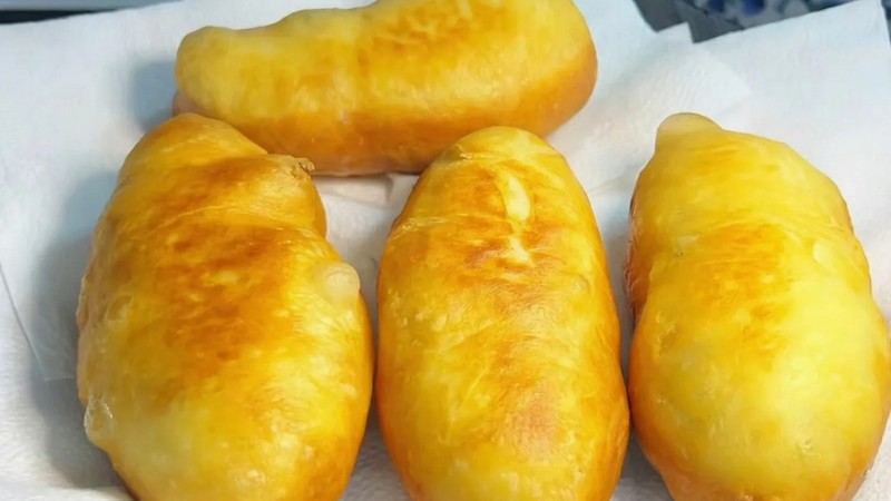 Смажені пиріжки з м’ясом на кефірі