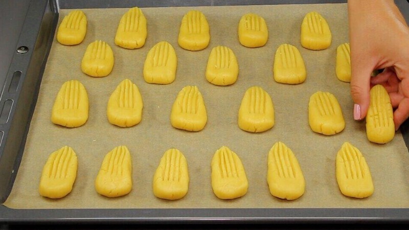 Печиво «Пелюстки» без розкачування тіста: ніжне, ароматне