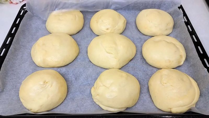 Пишні сирні булочки: простий рецепт домашньої випічки