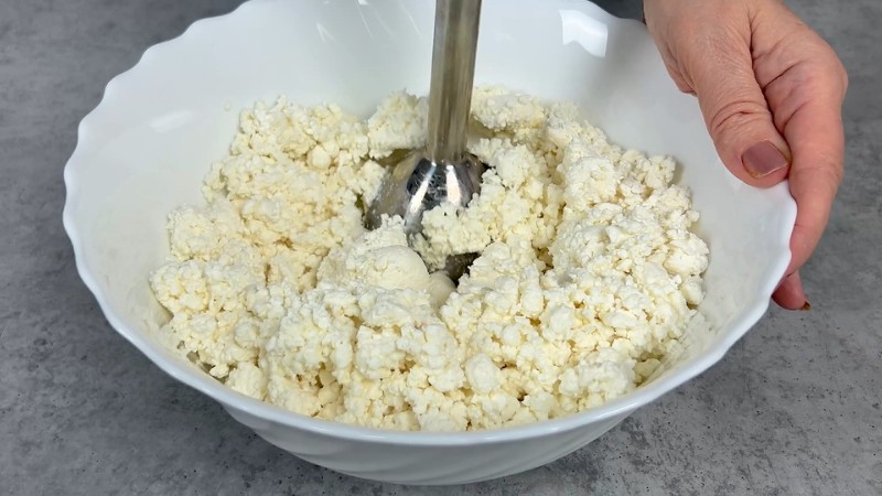 Ніжний сирно-ананасовий десерт із 3-х інгредієнтів без випічки