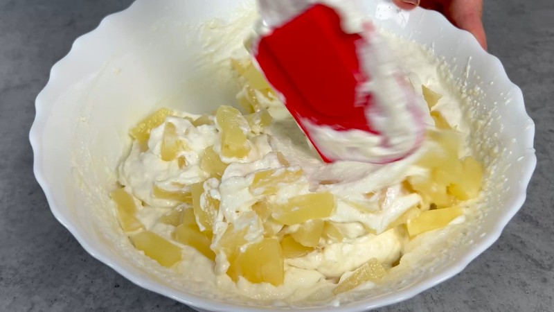 Ніжний сирно-ананасовий десерт із 3-х інгредієнтів без випічки