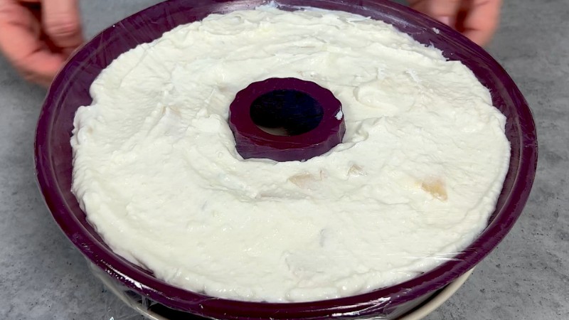 Ніжний сирно-ананасовий десерт із 3-х інгредієнтів без випічки