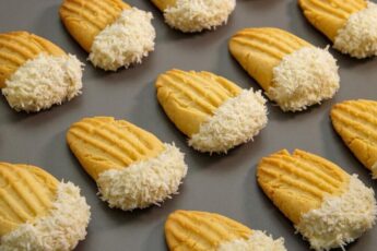 Печиво «Пелюстки» без розкачування тіста: ніжне, ароматне