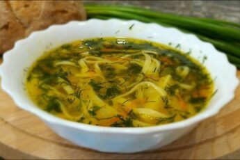 Готуємо домашній курячий суп із локшиною