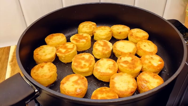 Маленькі сирні булочки