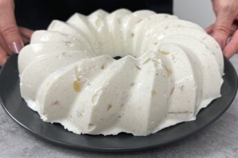 Ніжний сирно-ананасовий десерт