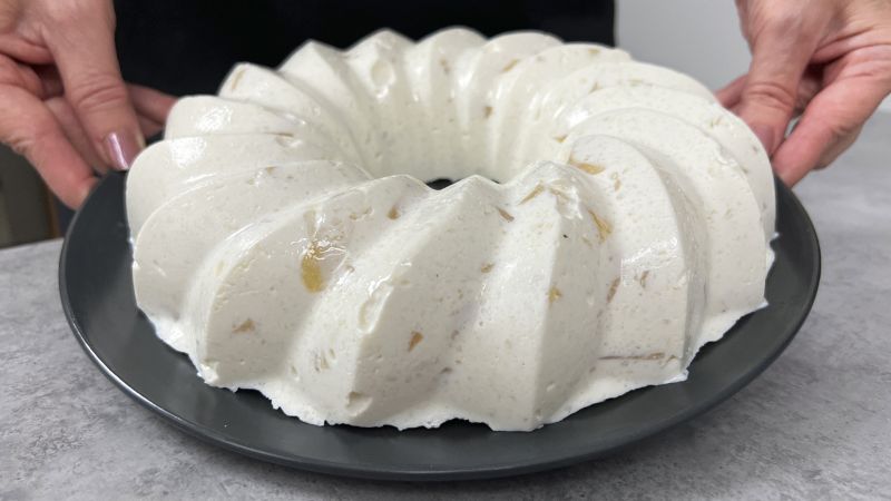 Ніжний сирно-ананасовий десерт