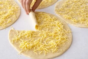 Пишні сирні булочки