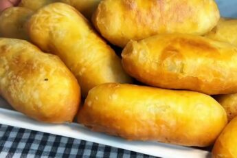 Смажені пиріжки з м’ясом на кефірі