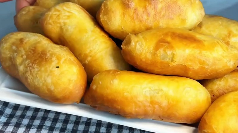 Смажені пиріжки з м’ясом на кефірі