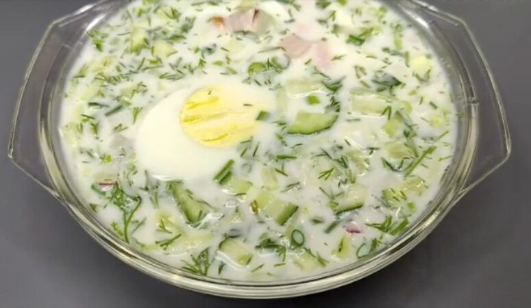 Окрошка на сироватці з копченою куркою