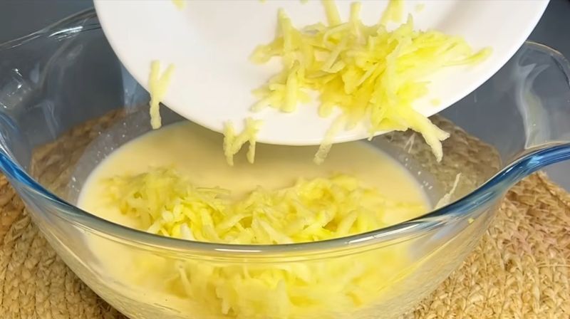 Оладки з яблуками на кефірі
