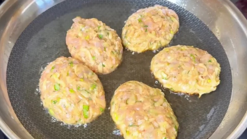 Котлети з кабачком і фаршем
